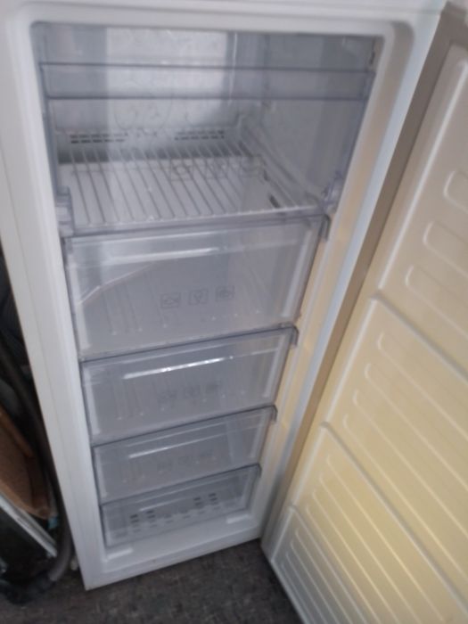 Морозильна камера Beko