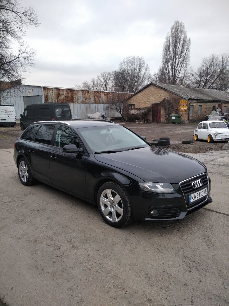 Ауді А4 b8 2.0 TDI,мех.2011