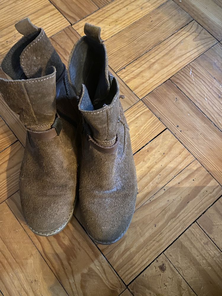 Botas castanhas claras numero 34.