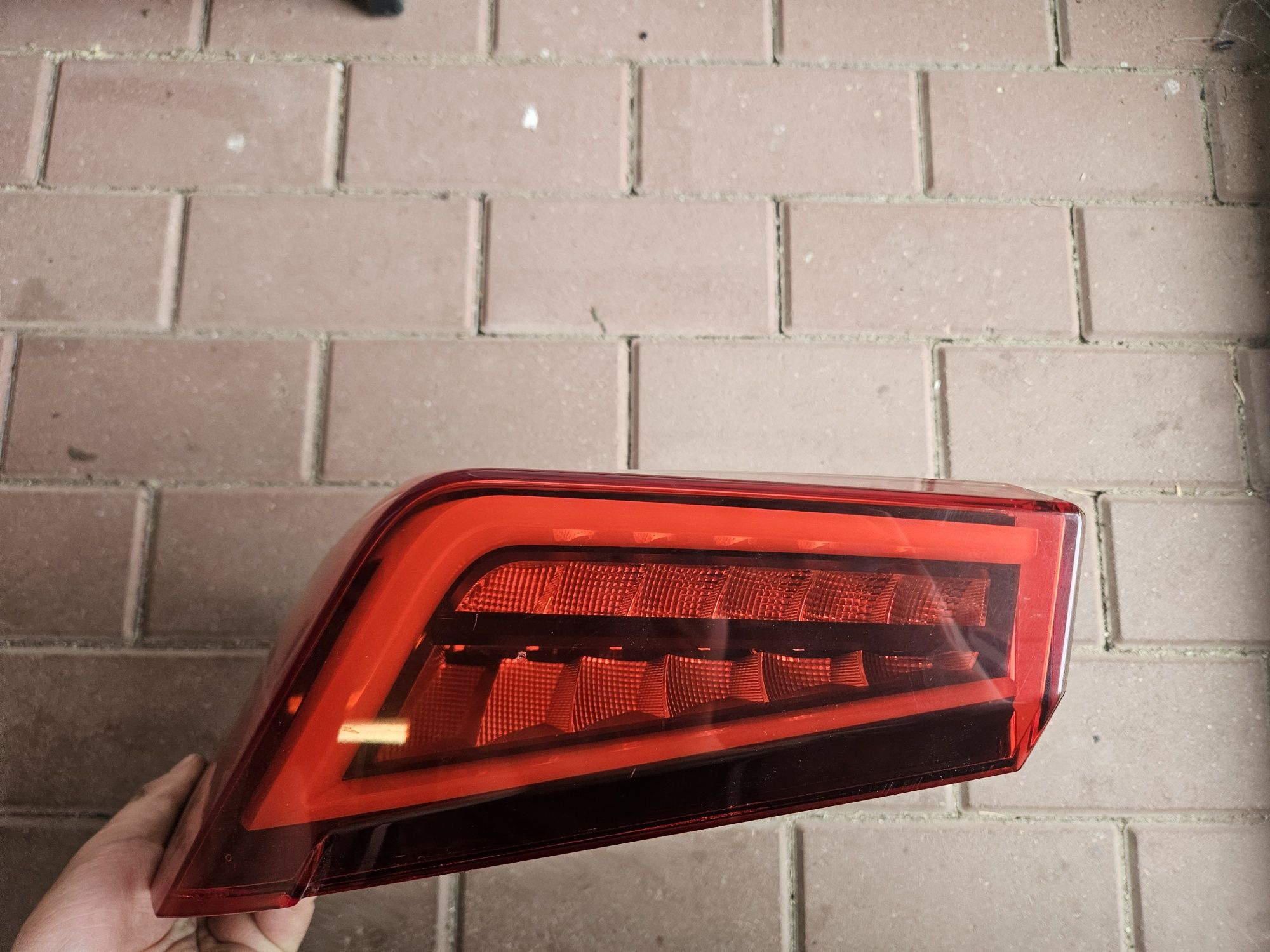 Lampa tylna lewa cupra born