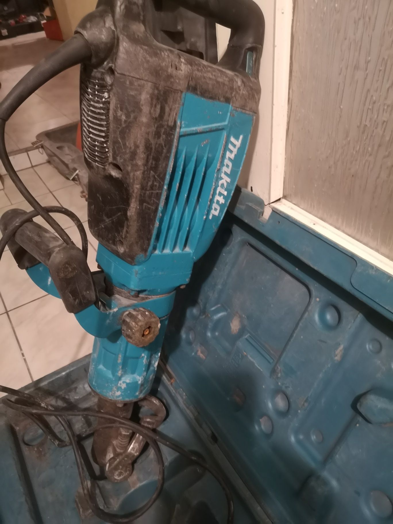 Młot wyburzeniowy MAKITA HM1317CB  1510W  26,5J