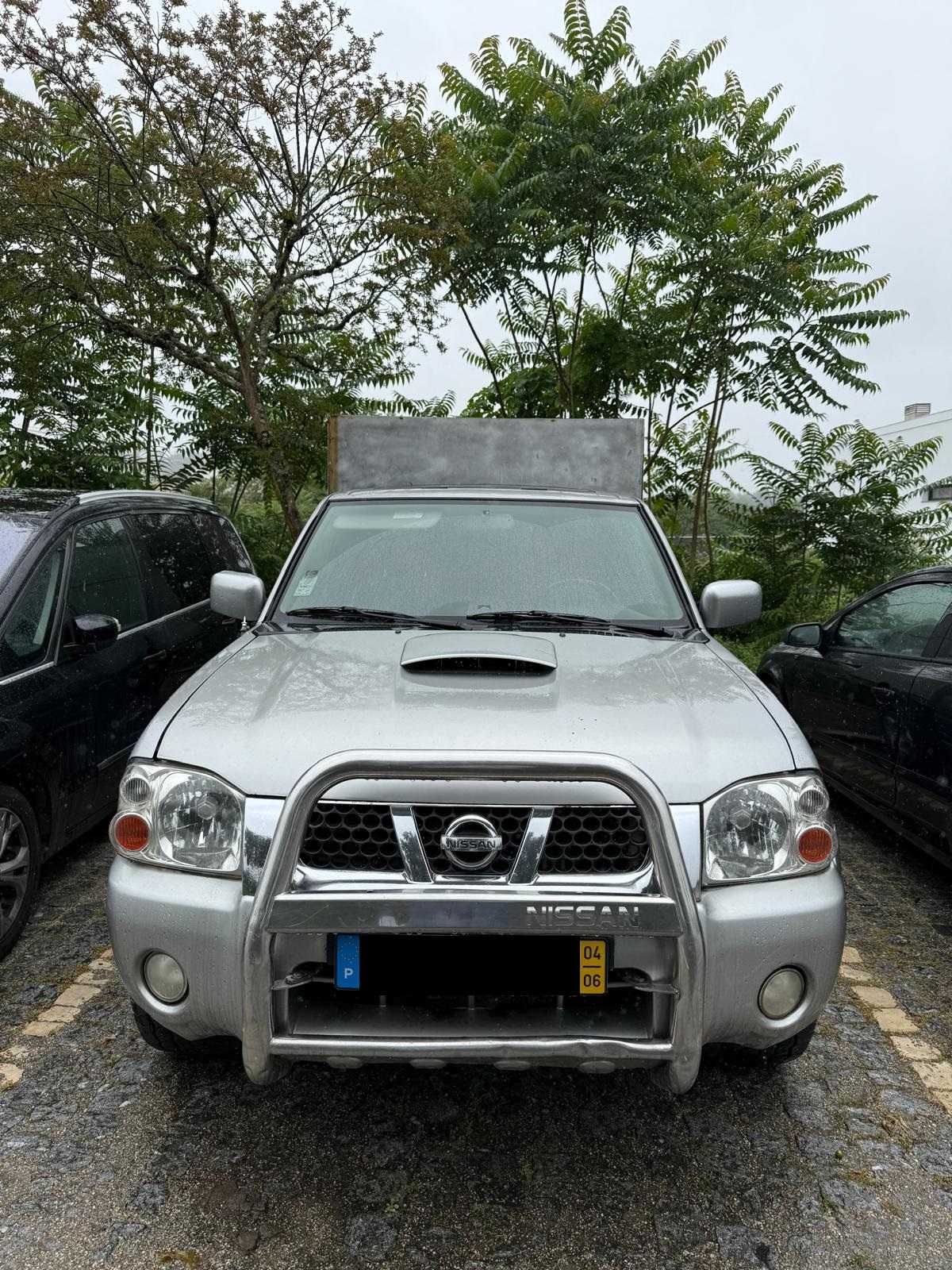 Nissan 4x4 com Equipamento Profissional Incluído