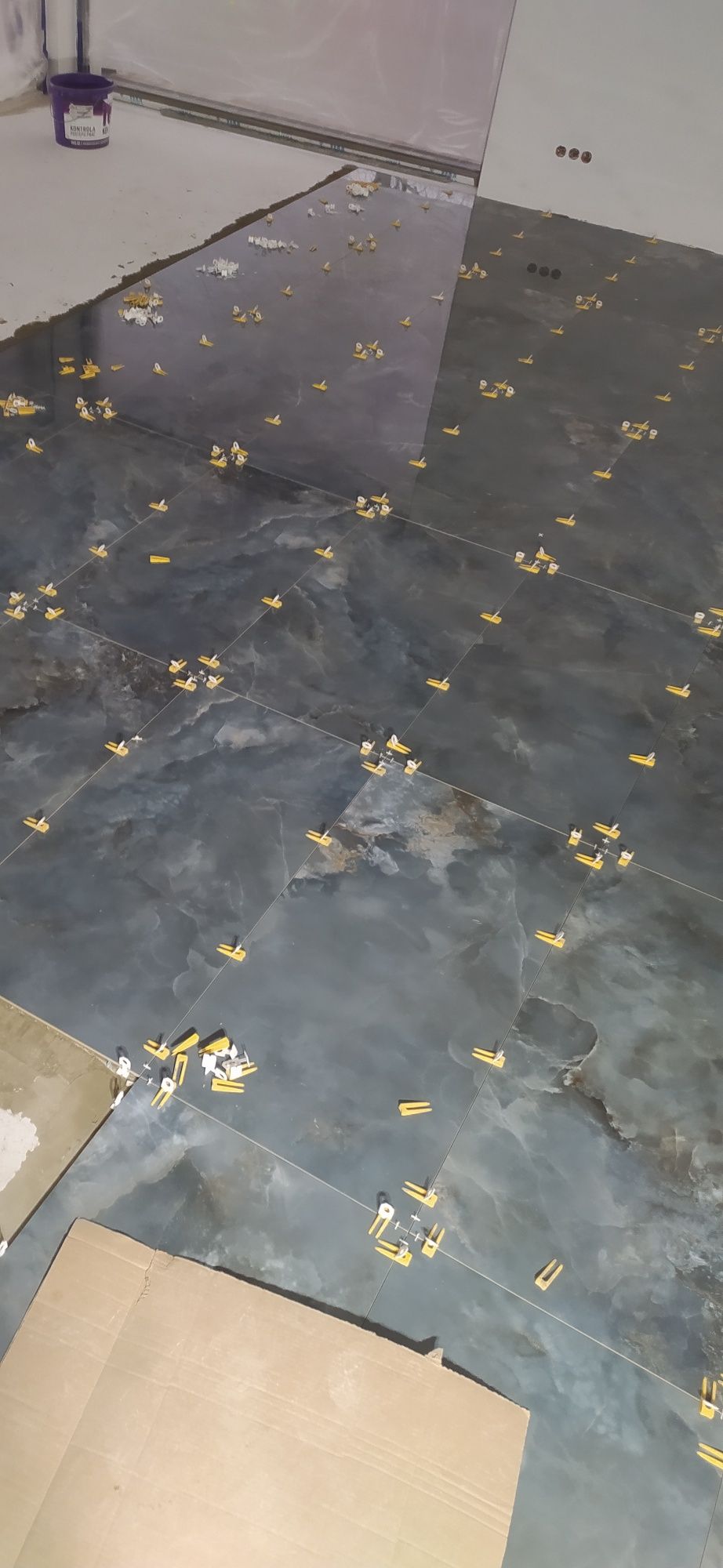Remont łazienki  Ukladanie plytek