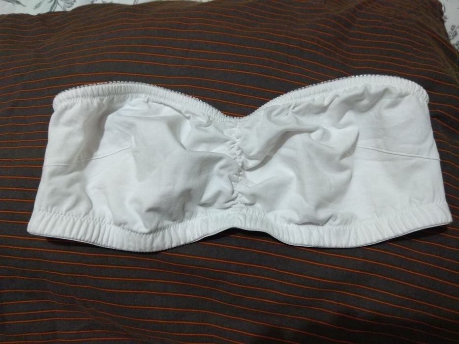 Biustonosz typu Bandeau bez ramiączek