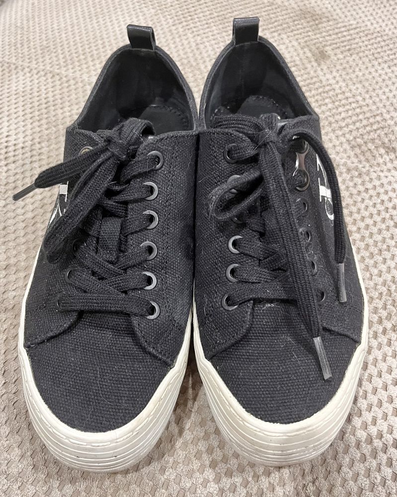 Sprzedam sneakersy Calvin Klein r.38