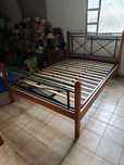 Cama metal e madeira lindíssima
A levantar este fi