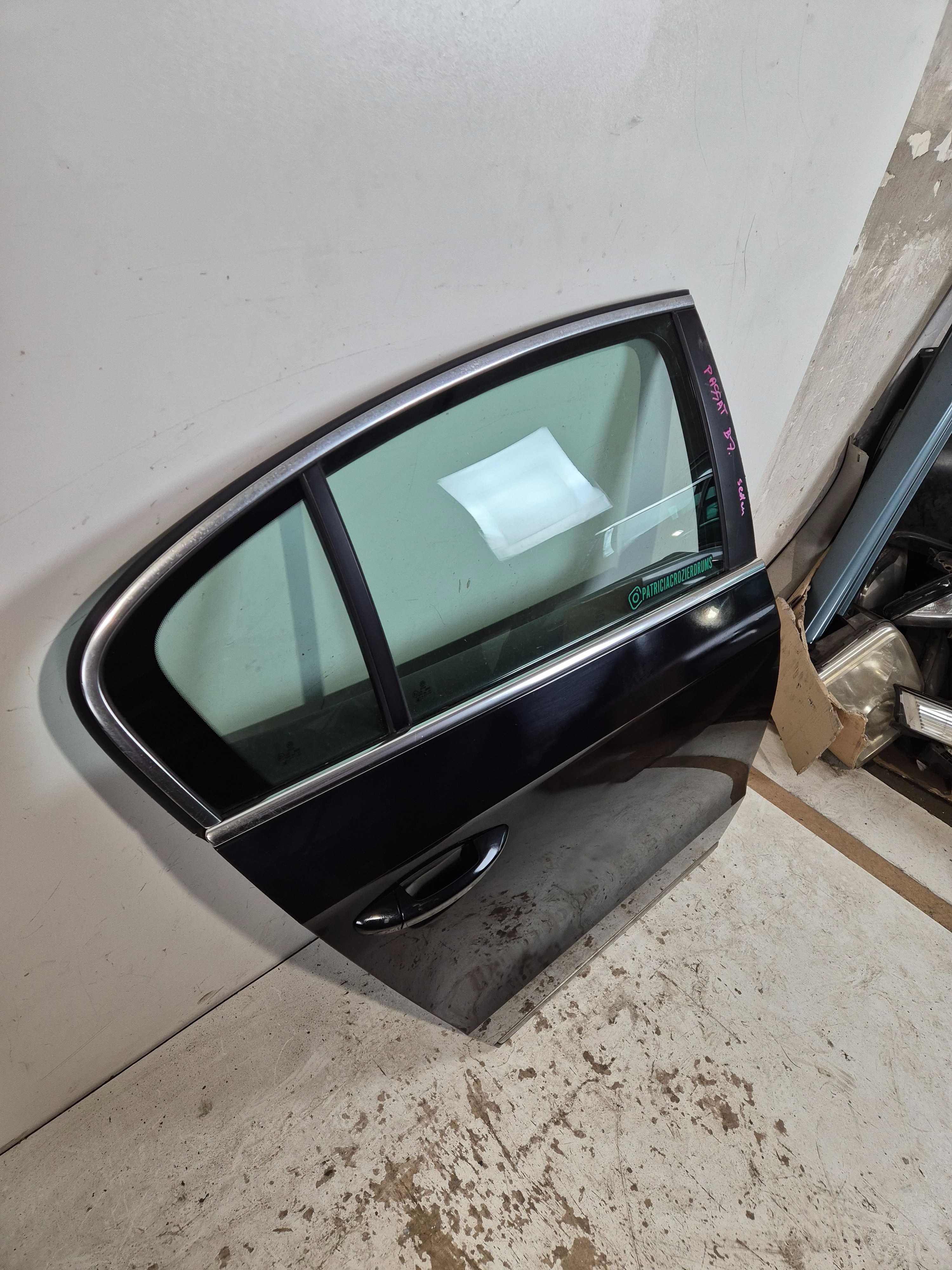 Volkswagen Passat B7 sedan drzwi prawe tylne tył.