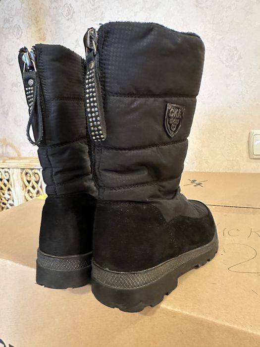 Продам теплі дитячі зимові сапоги на хутрі