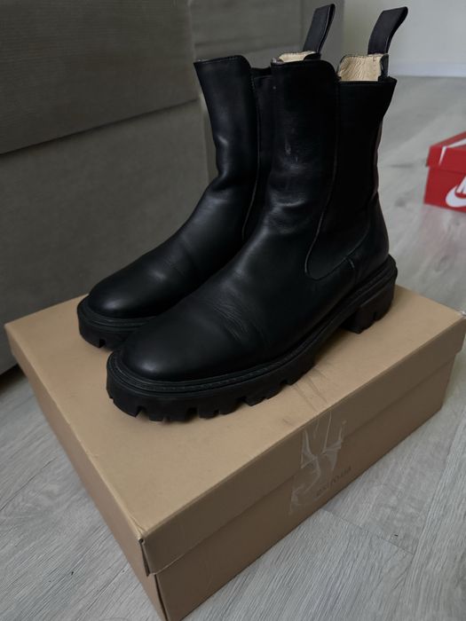 Жіночі шкіряні черевики Estro