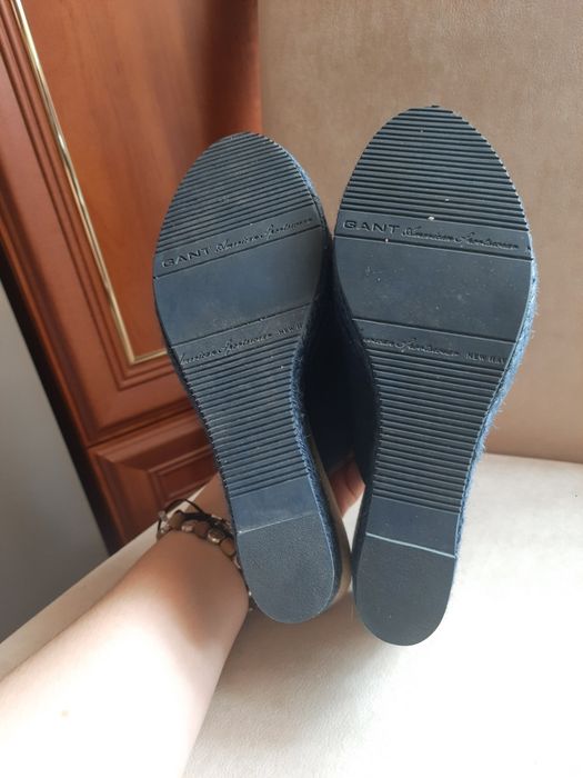 Klapki koturn Gant