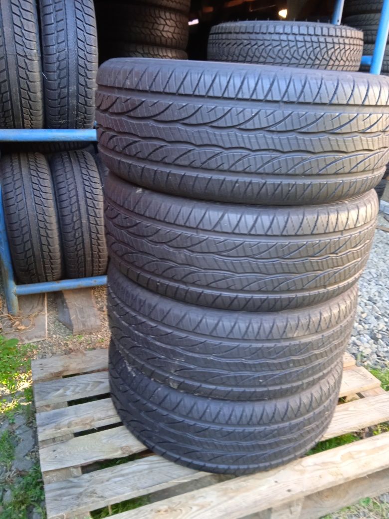 Opony Używane 265/60R18 Dunlop Komplet