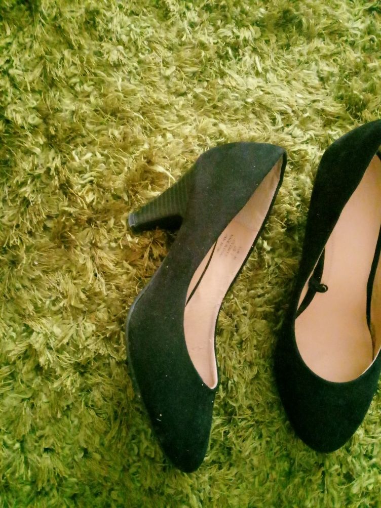 Sapatos para o dia-a-dia ou festas…10€ (n° 36)