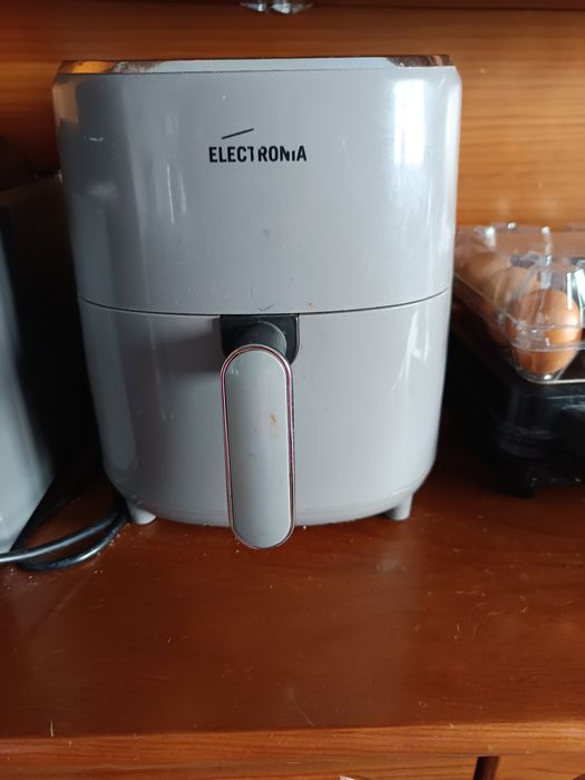 Vendo duas Air fryer 50€ cada vir buscar em Cachoeiras