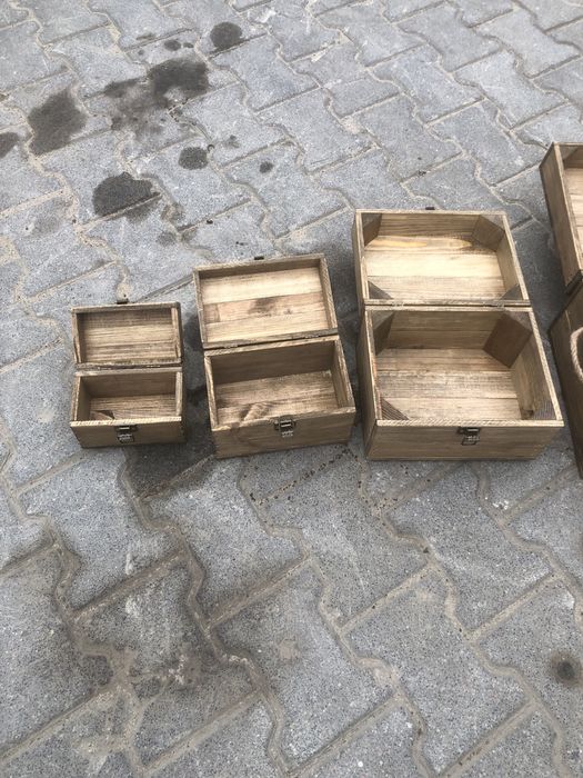#Zestaw 5 drewnianych skrzynek – ręczna robota, bejcowane i woskowane
