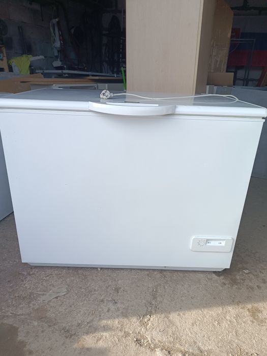 Морозильная камера Zanussi на 300л.