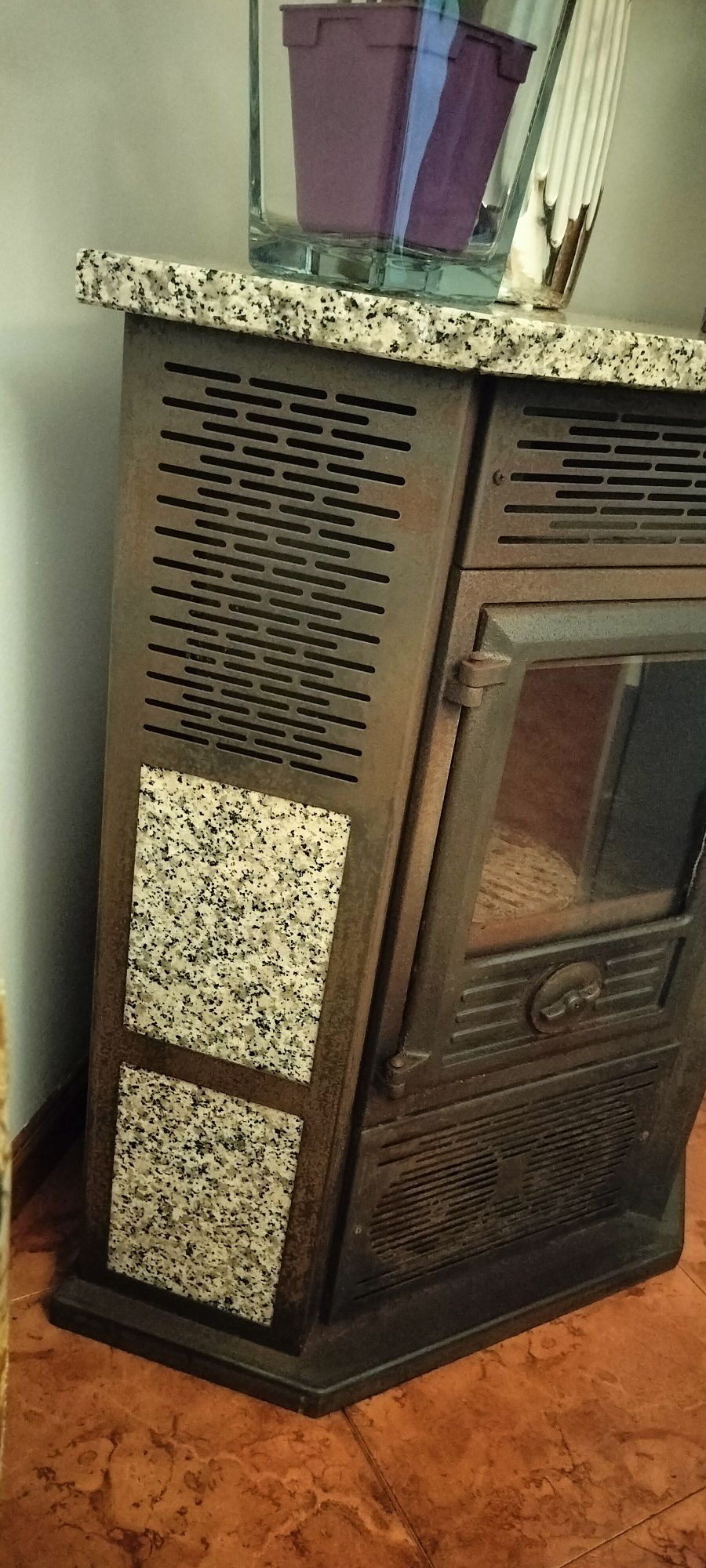 Salamandra a lenha, com ventilador elétrico.