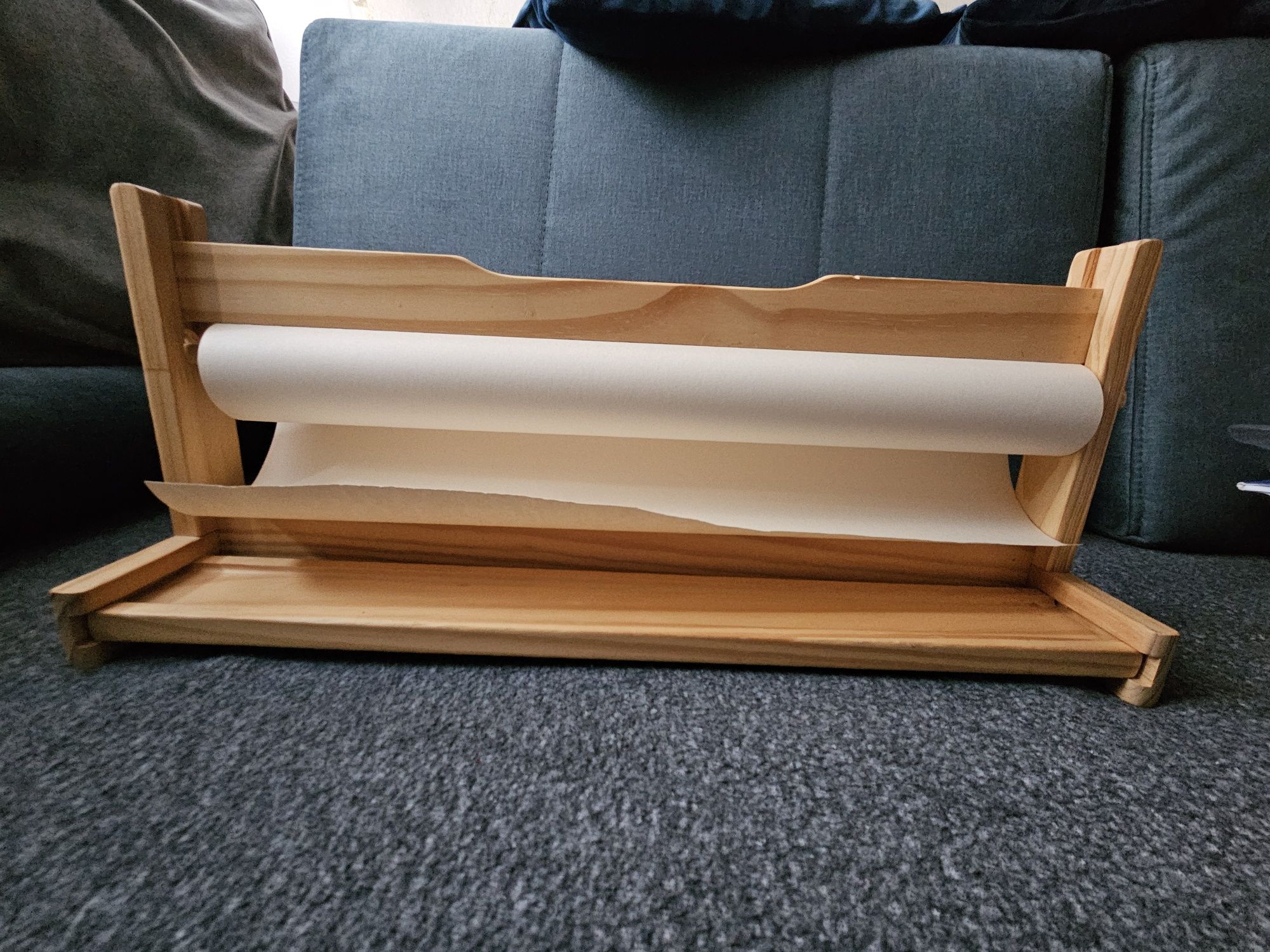 Uchwyt na papier Ikea razem z rolką papieru