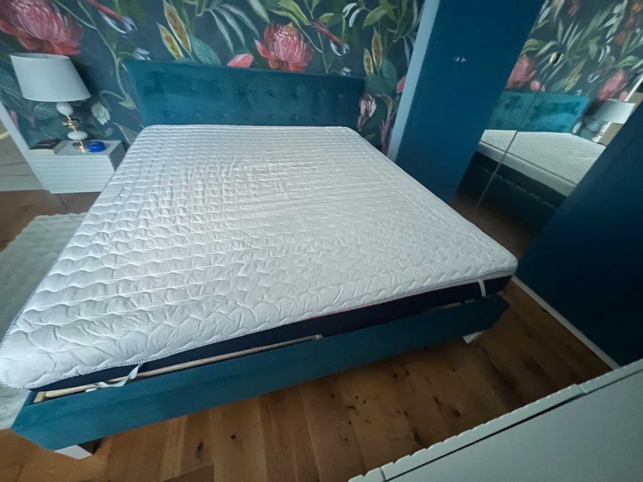 Łóżko tapicerowane ze stelażem 180x200