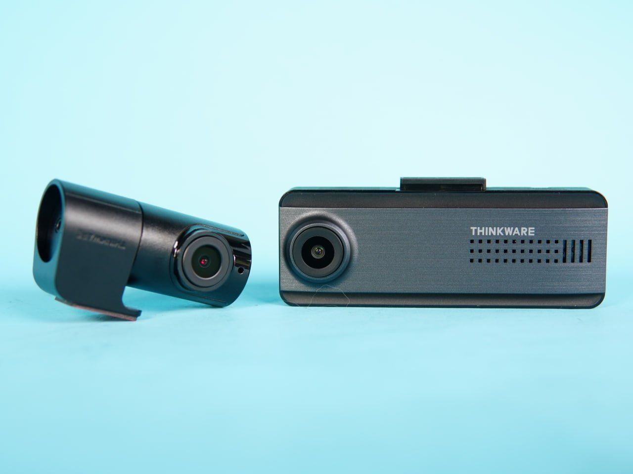 Видеорегистратор Thinkware Q200 с двумя камерами: 2K QHD и 1080p (с ра