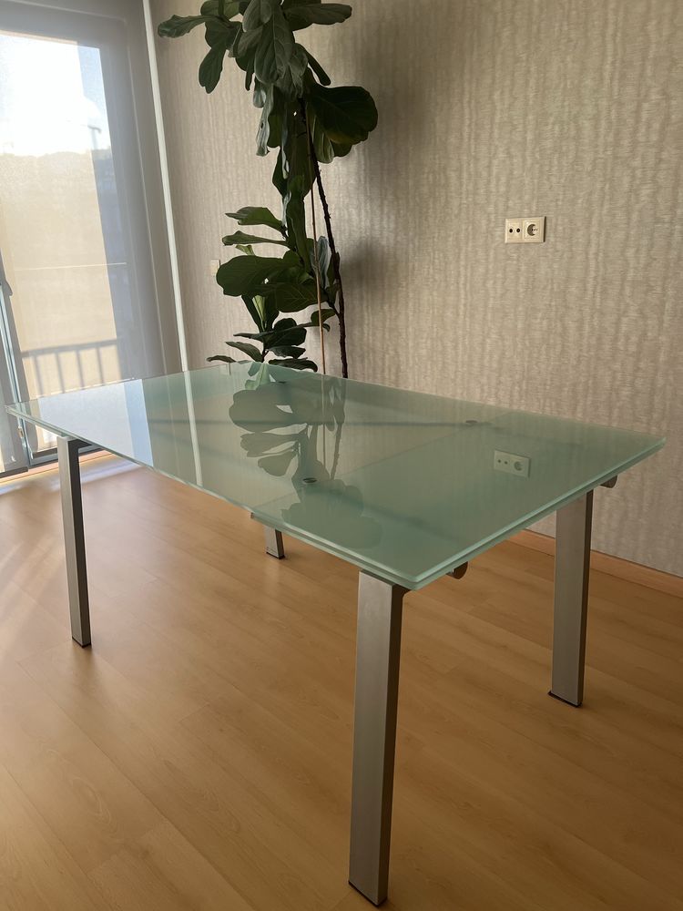 Mesa de jantar em vidro temperado