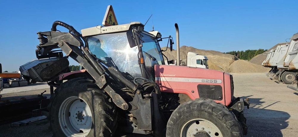 MASSEY FERGUSON 6255 z kosiarką