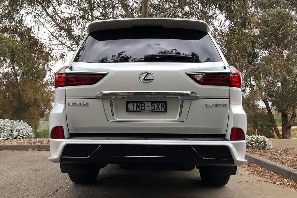 Спойлер Lexus LX 570 накладка на багажник ляду бленда антикрыло лексус