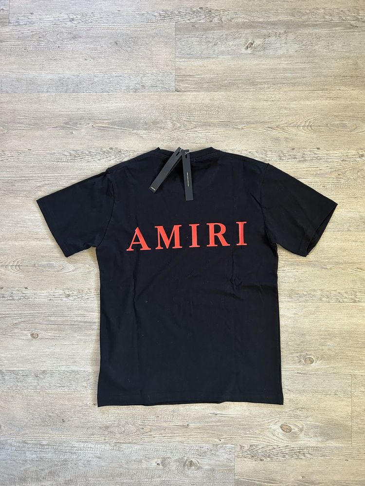 T-shirt Amiri preta simbolo vermelho
