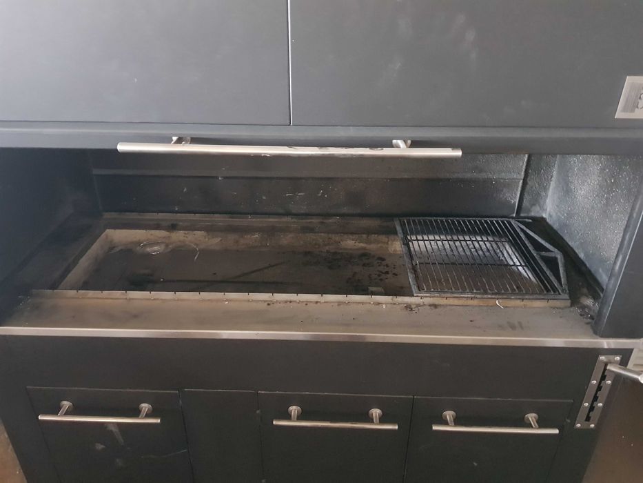 Мангал професійний з вертелем та решітками гриль ПРОФ-010