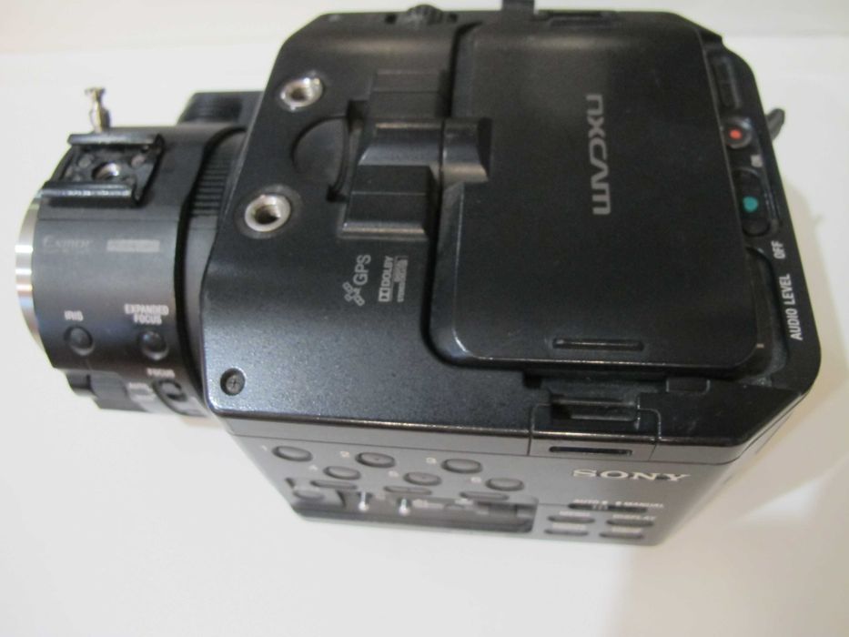 Sony NEX-FS100,  об'єктив Sony 16мм 2.8