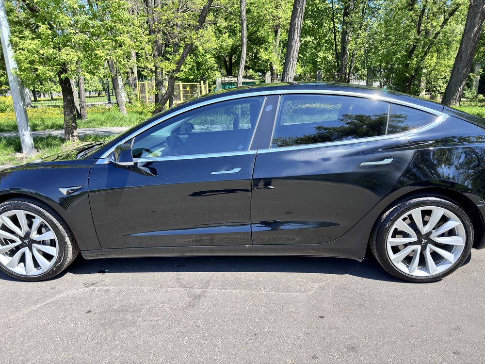 Tesla model 3 perf