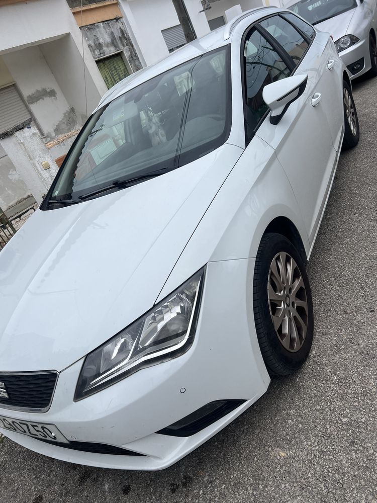 Seat leon em bom estado,o carro esta impecavel