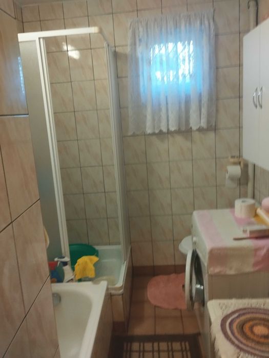 Sprzedam mieszkanie i lokal handlowo usługowy w rynku Łasku.