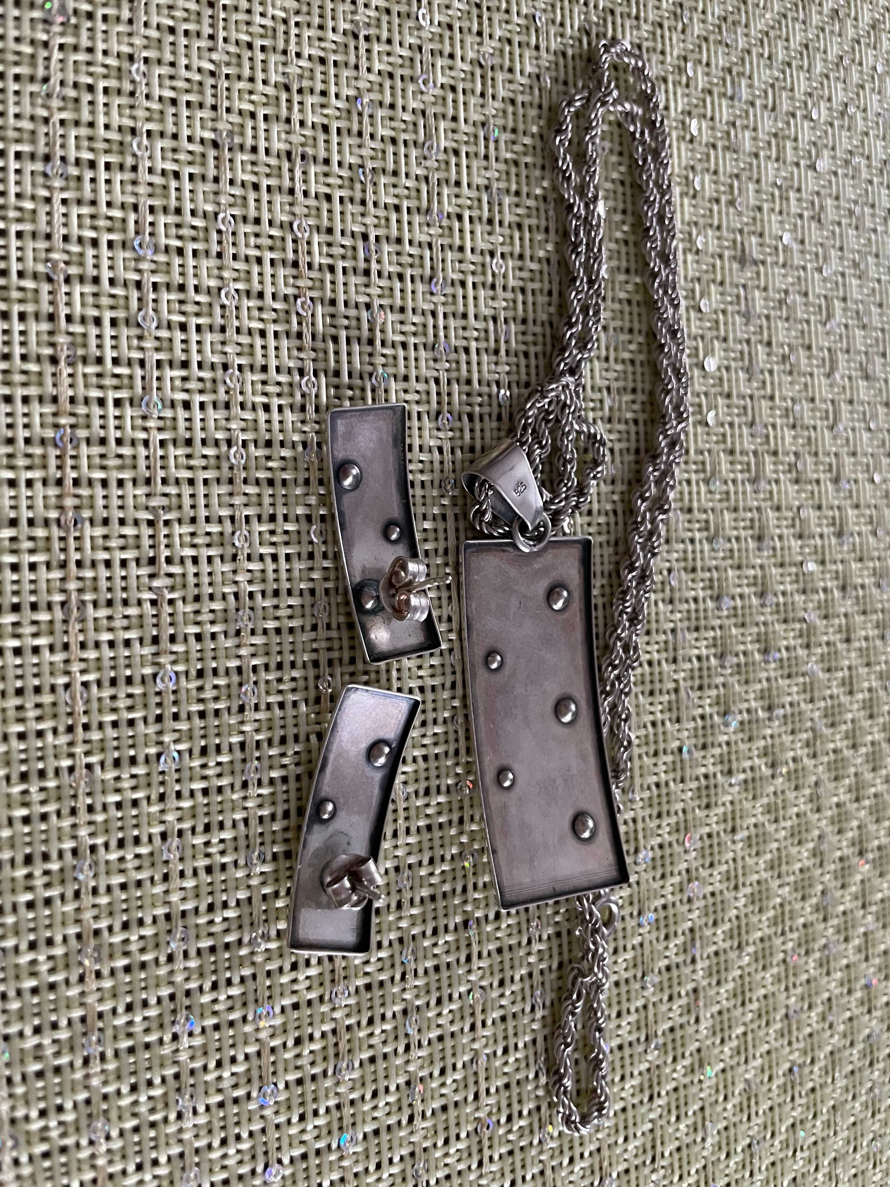 Komplet biżuterii ze srebra, łańcuszek, kolczyki, zawieszka z cyrkonią