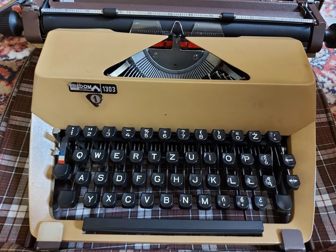 Maszyna do pisania Łucznik 1303 Predom w walizce