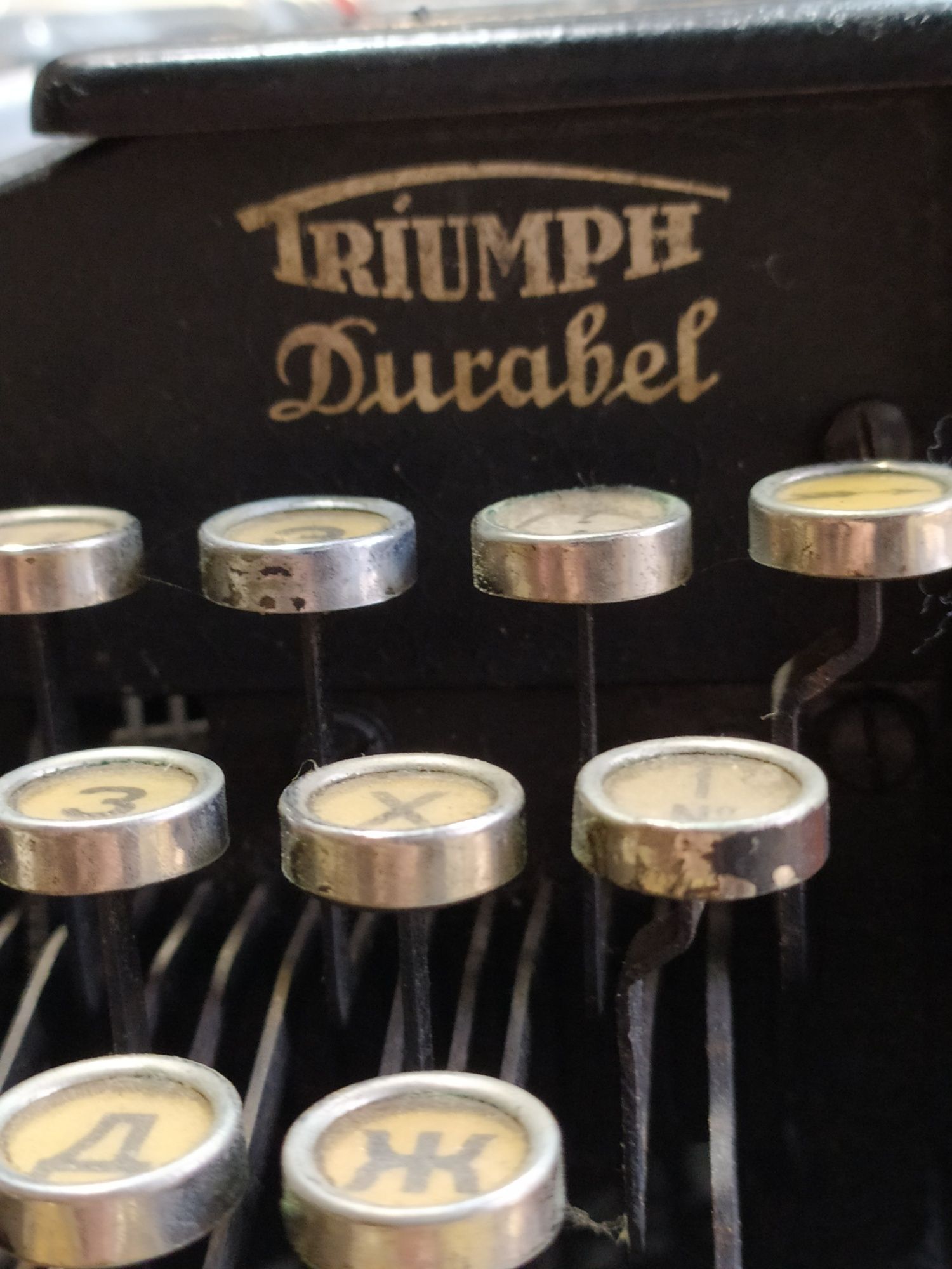 Антикварная печатная машинка Triumph