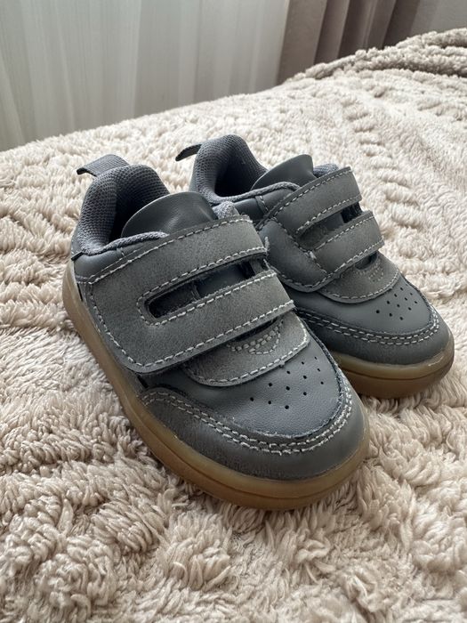 Кеди сірі бренду h&m