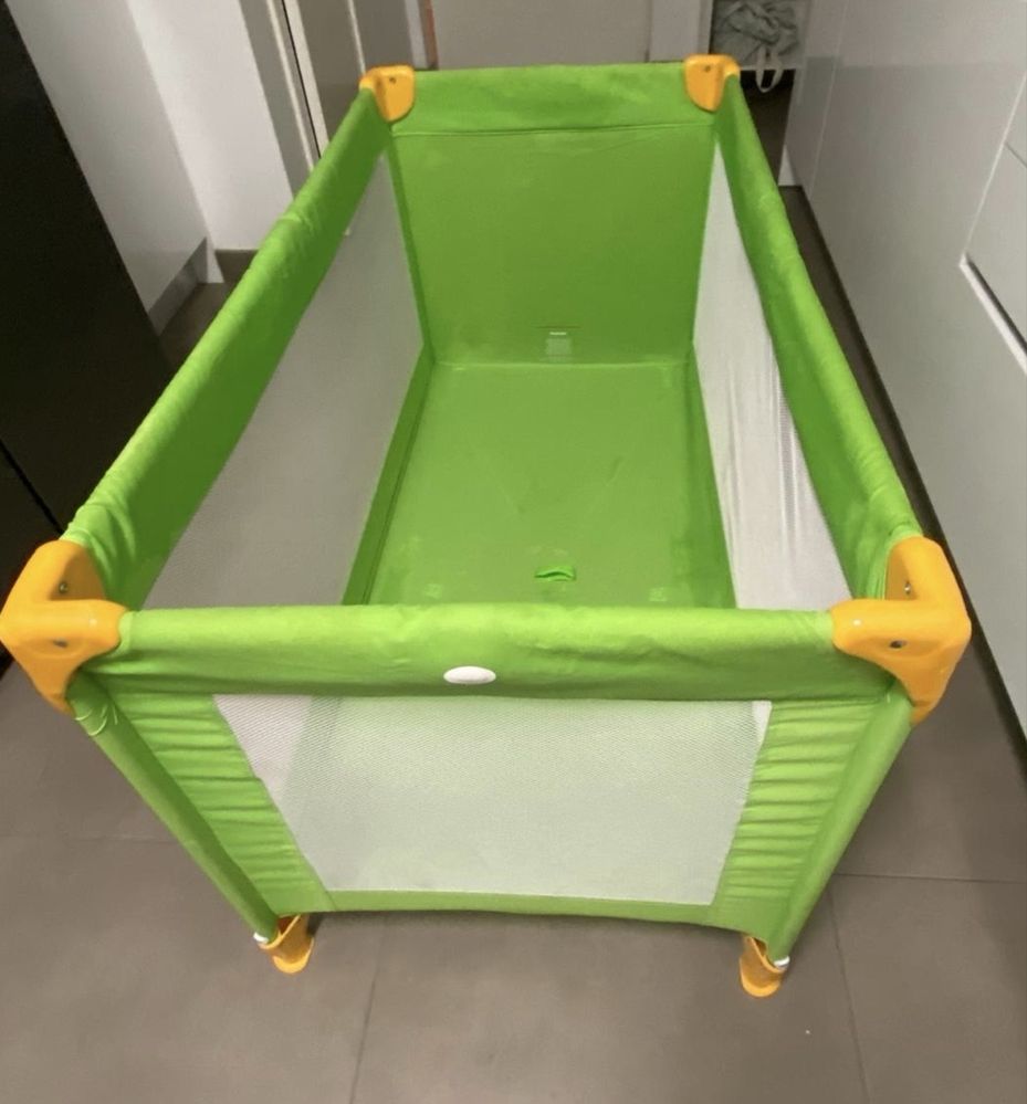Cama de viagem Prenatal + colchão de espuma branco