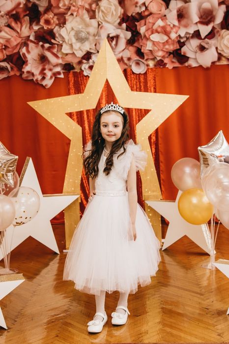 Біле пишне плаття