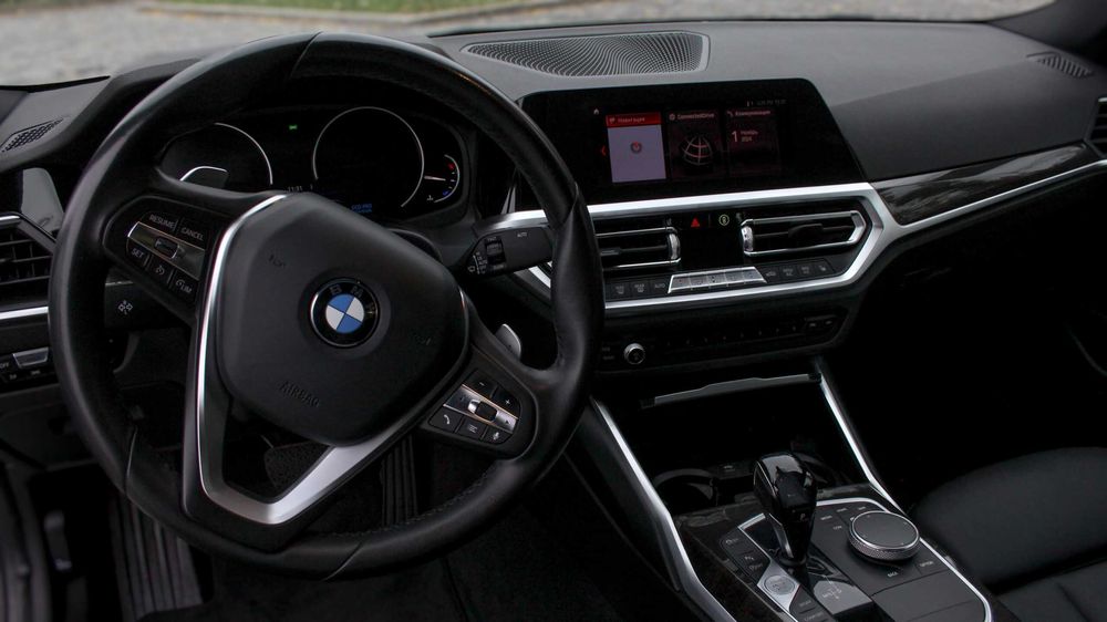 Прокат / Оренда BMW 330 White