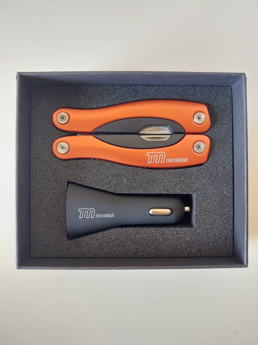 Zestaw prezentowy multitool i wtyczka do gniazdka zapalniczki