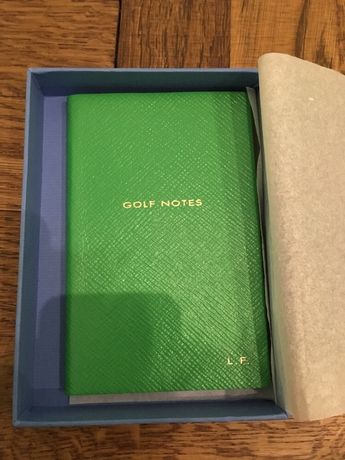 Zielony zeszycik golfowy z ołowkiem firmy Smythson