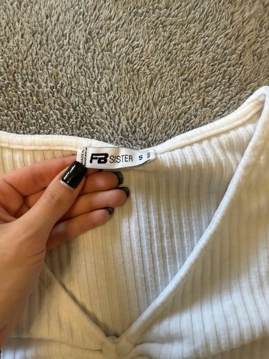 Білий топ на утяжках