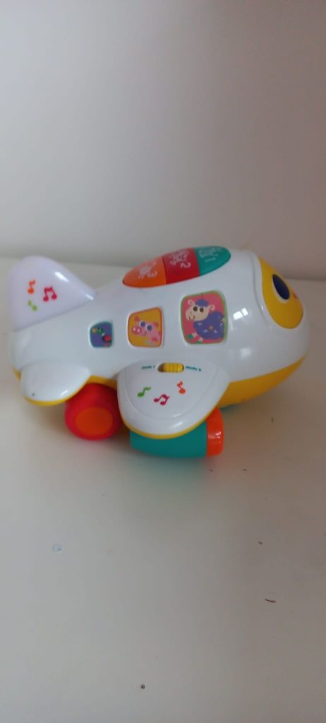 Avião brinquedo com música