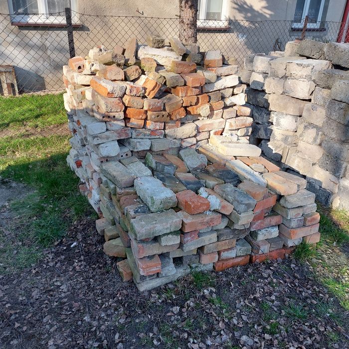 Oddam gruz w całości i rozdrobniony, czerwona cegła, suporeks.