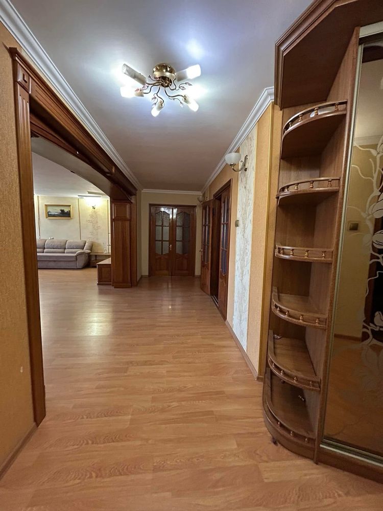 Продаж нестандартного покращеного планування квартири .Павліченко 32