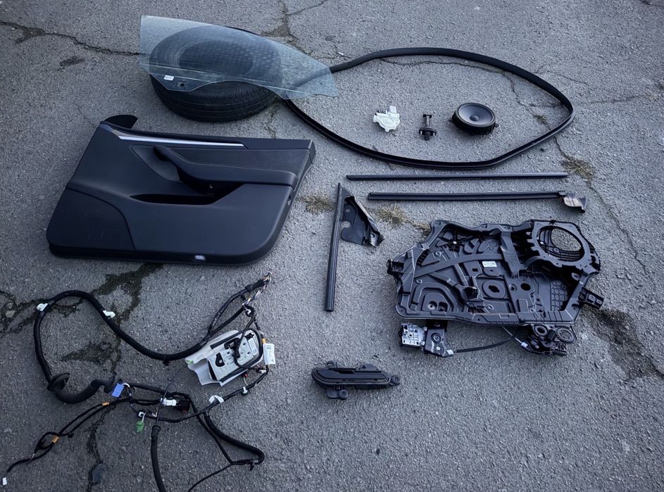 Tesla Model Y 2020 - 2025 скло, ручка, карта, замок, проводка