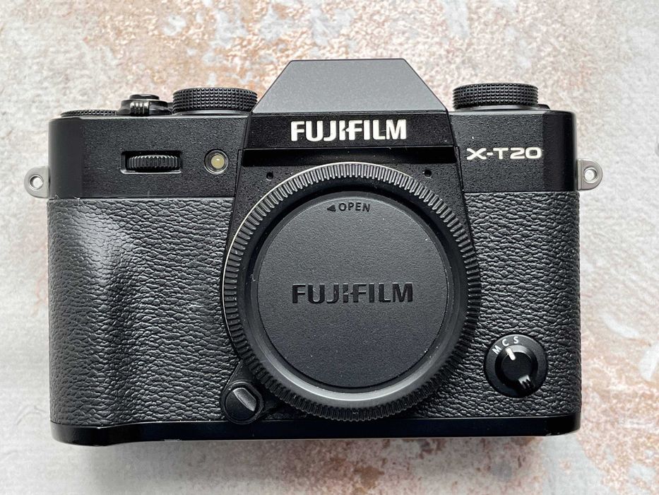 Fujifilm xt-20. + fujinon 18-55 f2.8-4