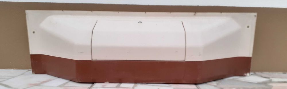 Frente de caixa para atrelado, com tampa e fechadura