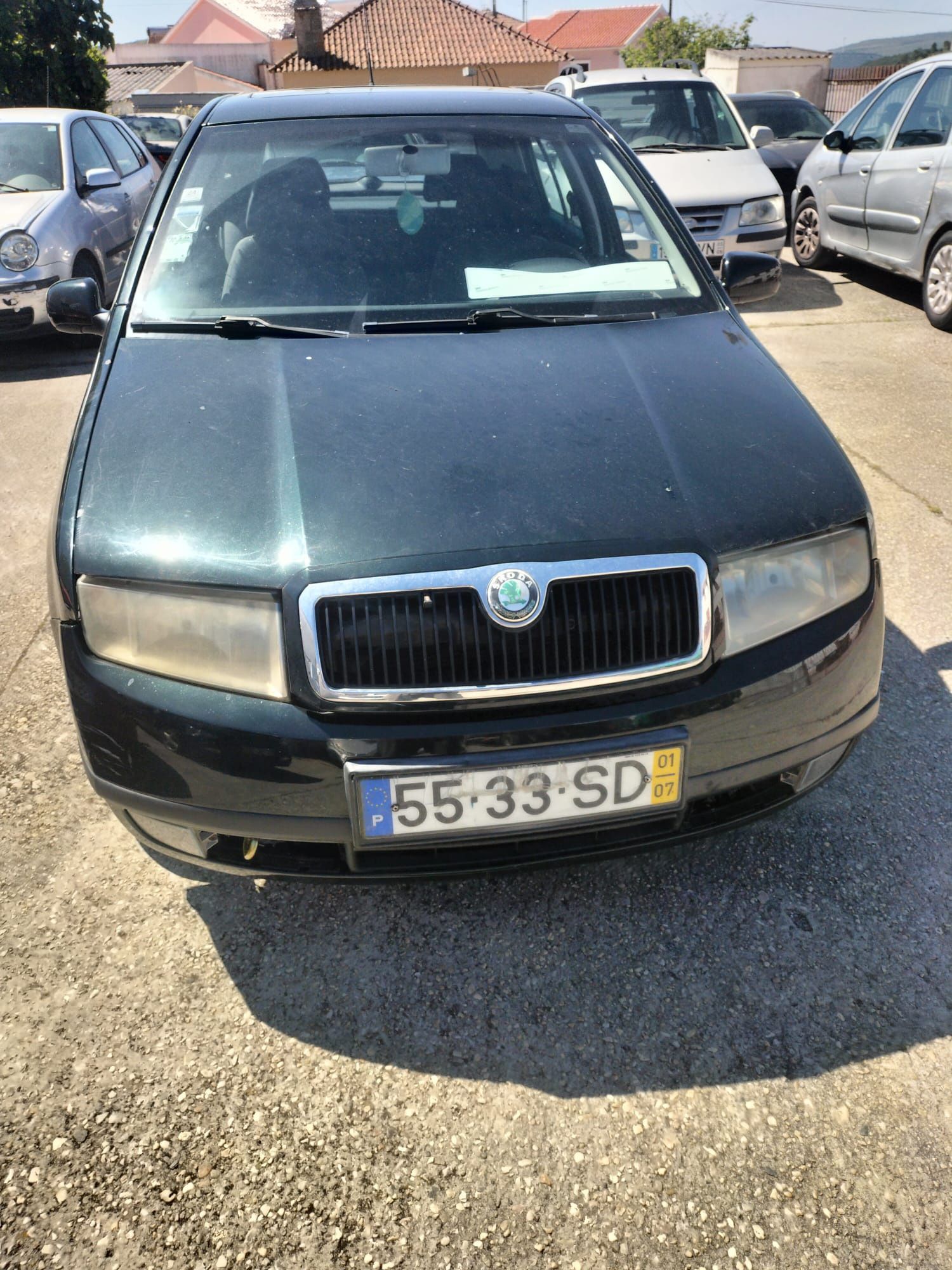 Skoda 1.4 a gasolina, ano 2001 totalmente revisionado. Pode trazer mec