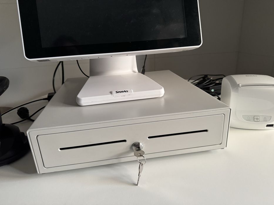 Maquina registadora com acessórios